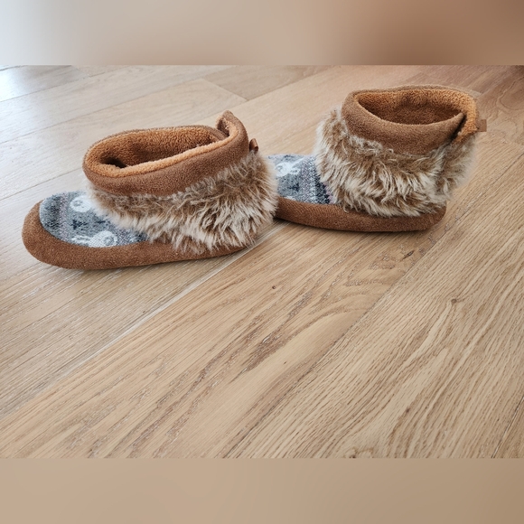 JOE FRESH | Moccasin-style slippers with hard soles - Picture 4 of 6